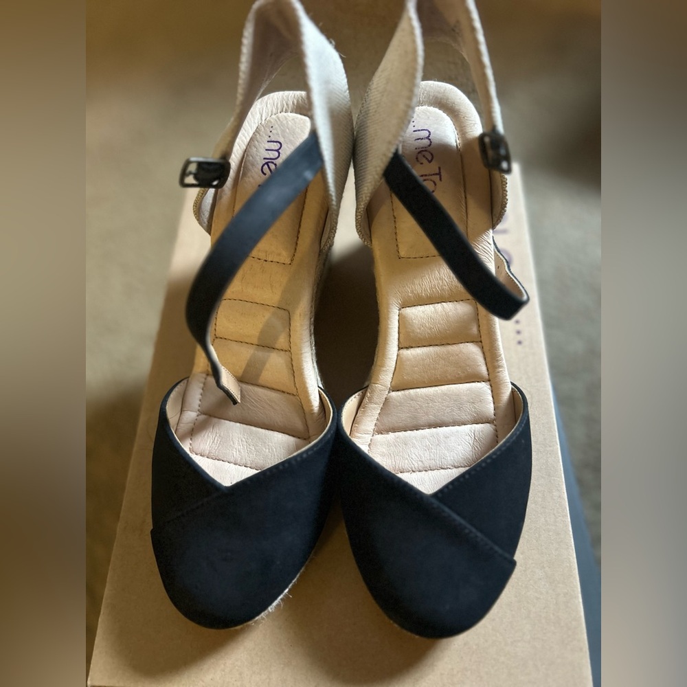 Me Too Black and Cream Wedges-Size 9-Gently used